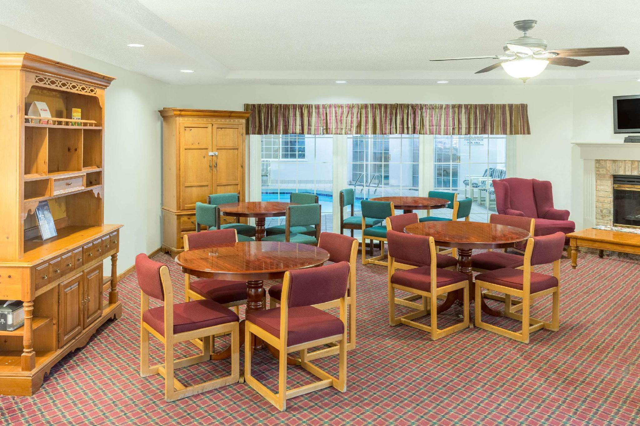 Super 8 By Wyndham Reedsburg Ξενοδοχείο Εξωτερικό φωτογραφία
