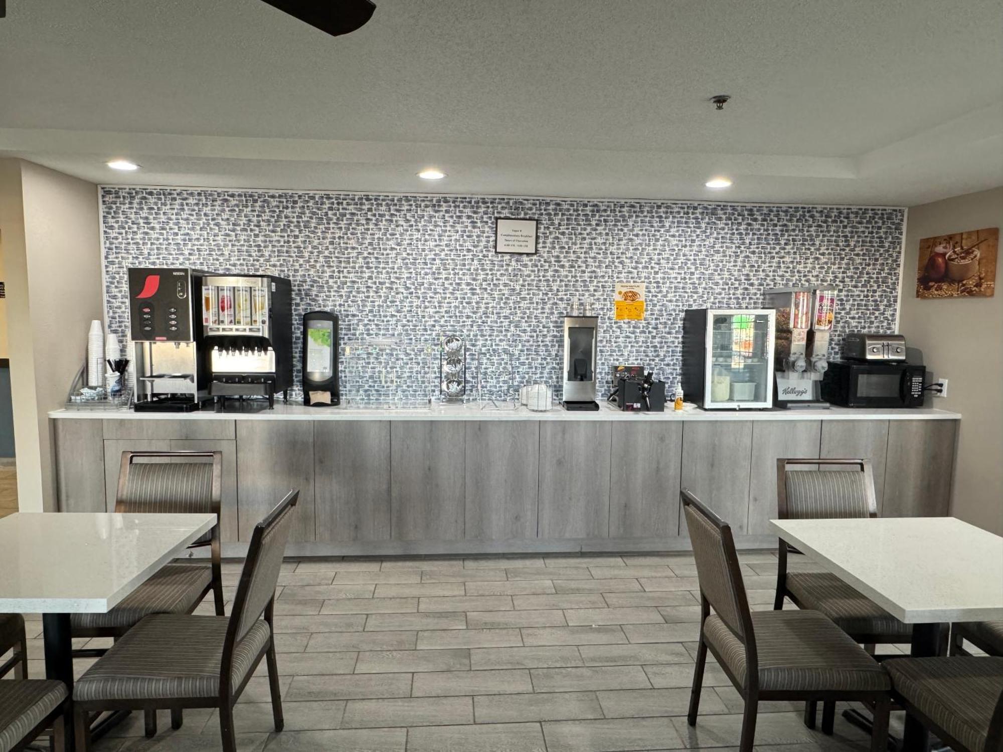 Super 8 By Wyndham Reedsburg Ξενοδοχείο Εξωτερικό φωτογραφία