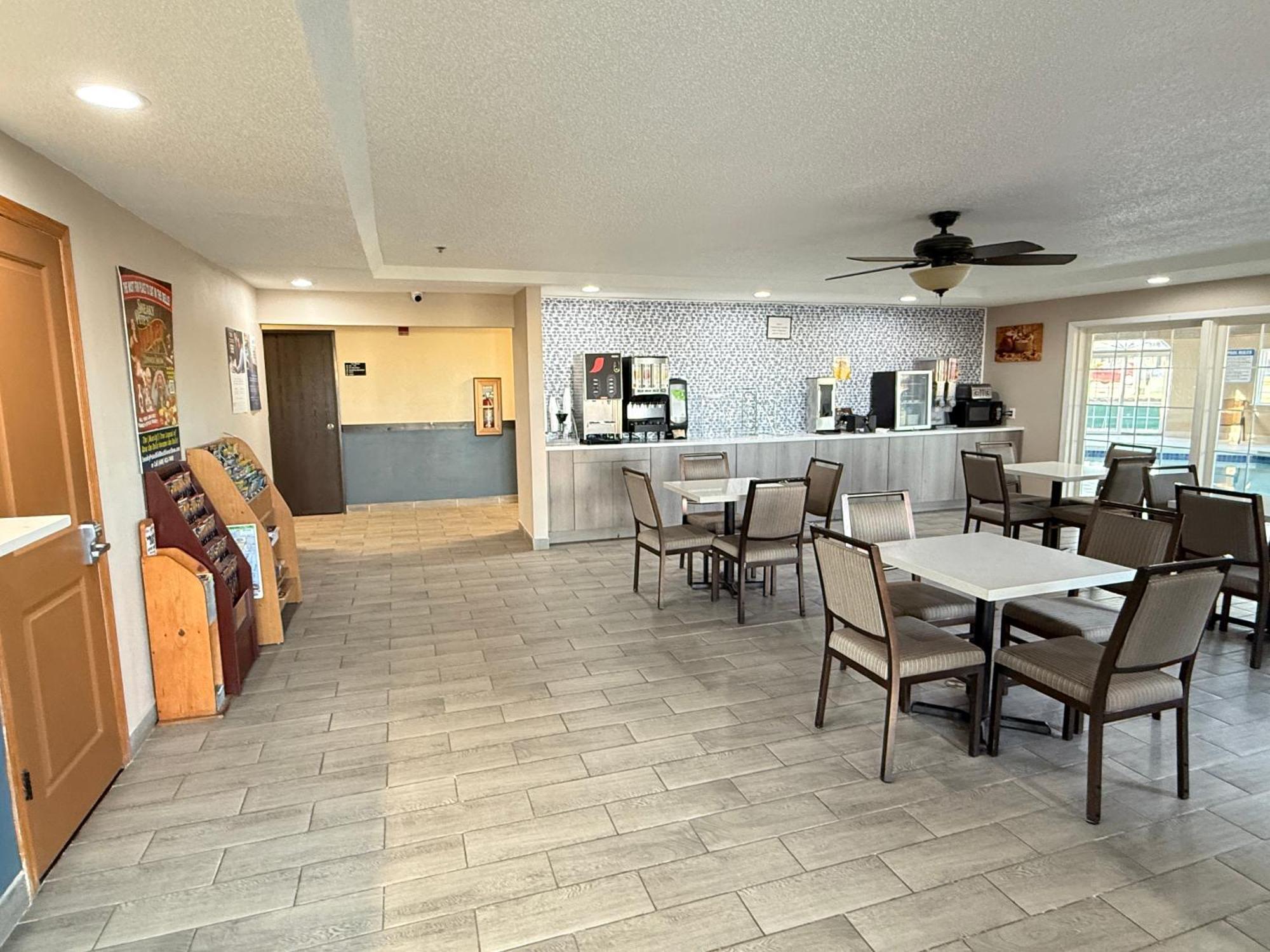 Super 8 By Wyndham Reedsburg Ξενοδοχείο Εξωτερικό φωτογραφία