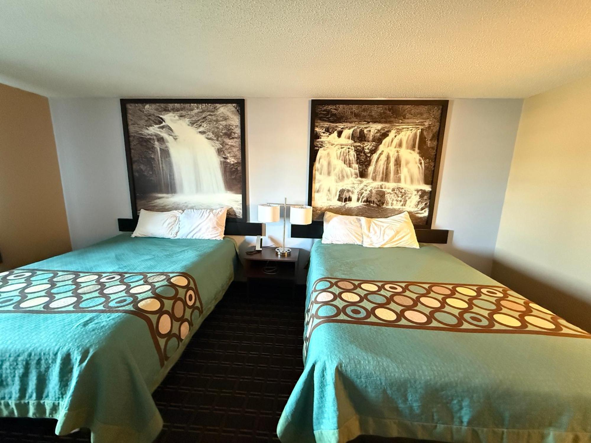 Super 8 By Wyndham Reedsburg Ξενοδοχείο Εξωτερικό φωτογραφία