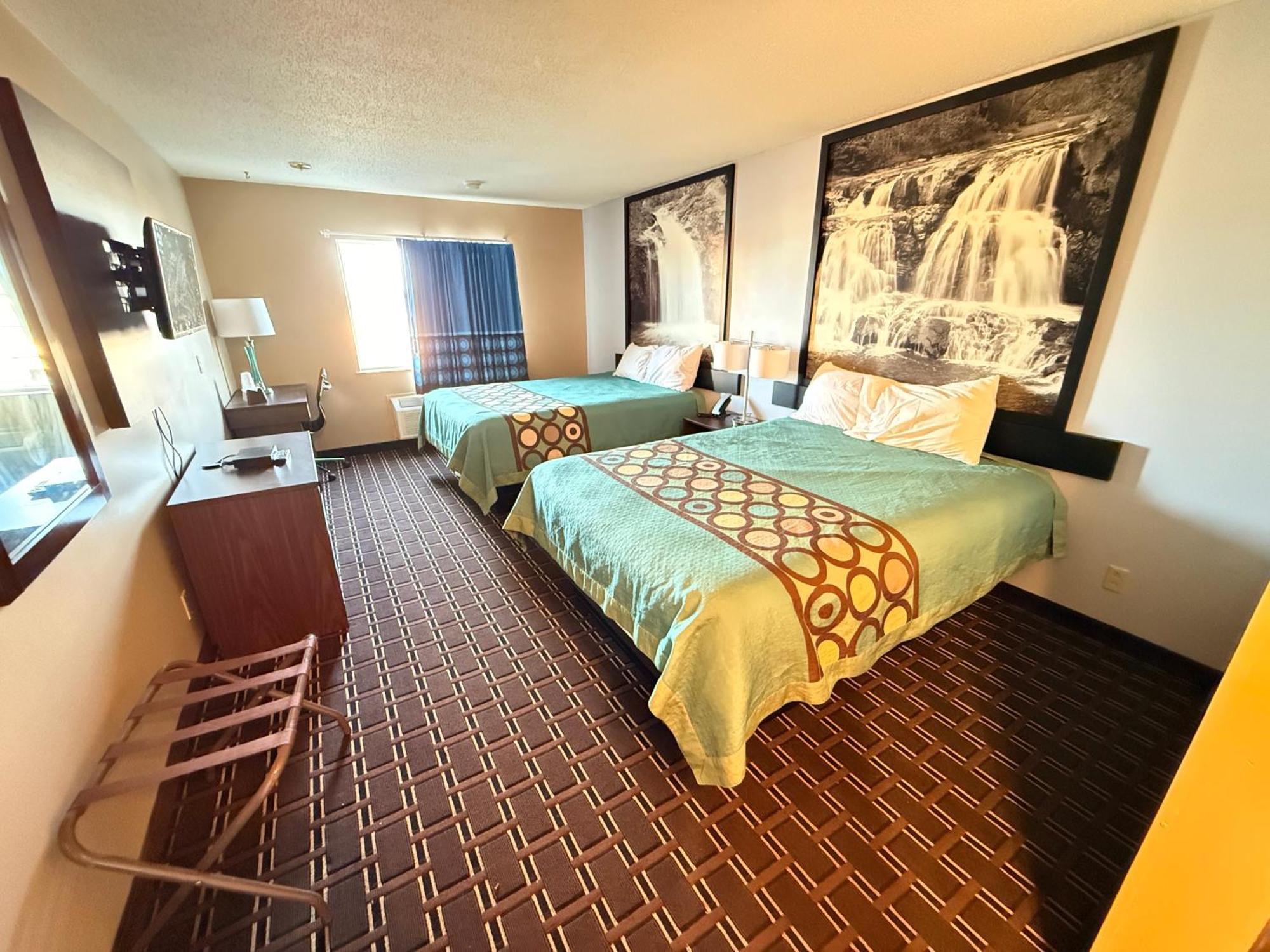 Super 8 By Wyndham Reedsburg Ξενοδοχείο Εξωτερικό φωτογραφία